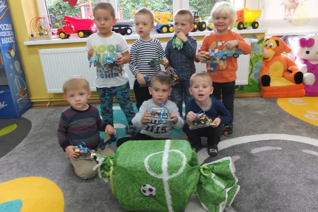 Pomysły na dzień chłopaka w przedszkolu, które zachwycą dzieci