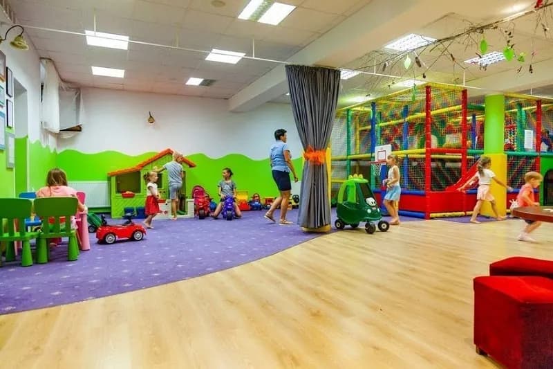 Gdzie na sylwestra z małym dzieckiem? Bezpieczne miejsca z atrakcjami