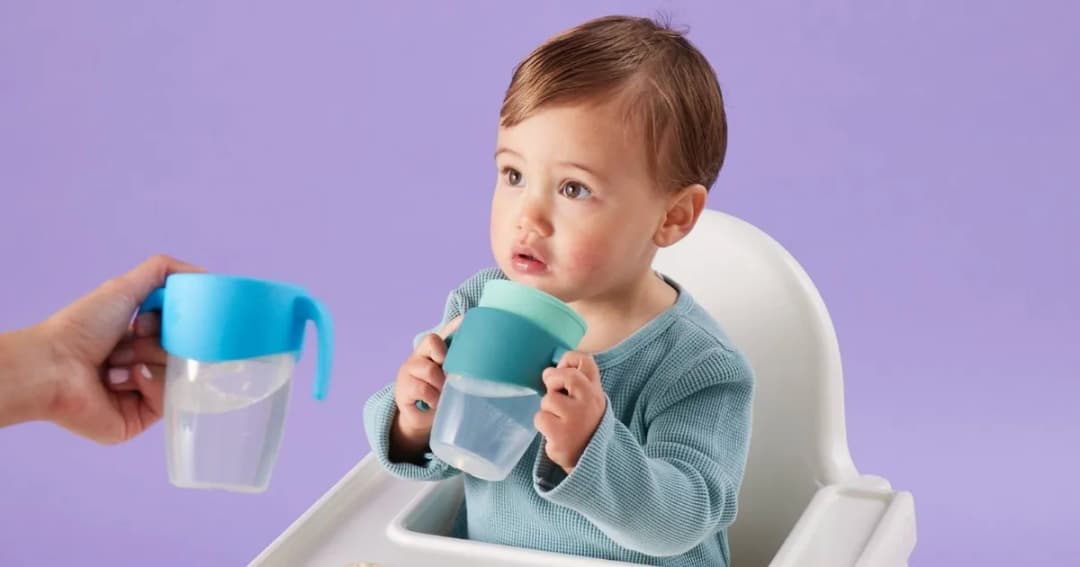 Jak nauczyć pić dziecko z kubka - skuteczne metody bez stresu