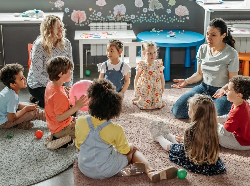 Gry integracyjne dla dzieci: budowanie relacji i radości w grupie