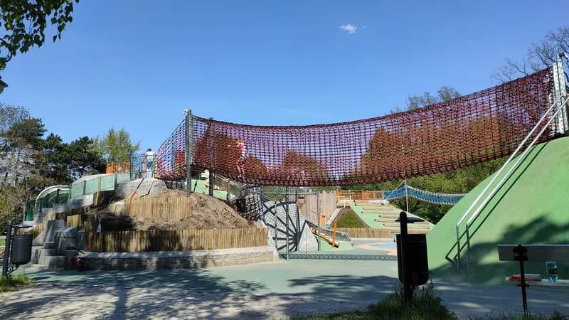 Najlepsze miejsca na spacer z dzieckiem w Warszawie, które zachwycą każdą rodzinę