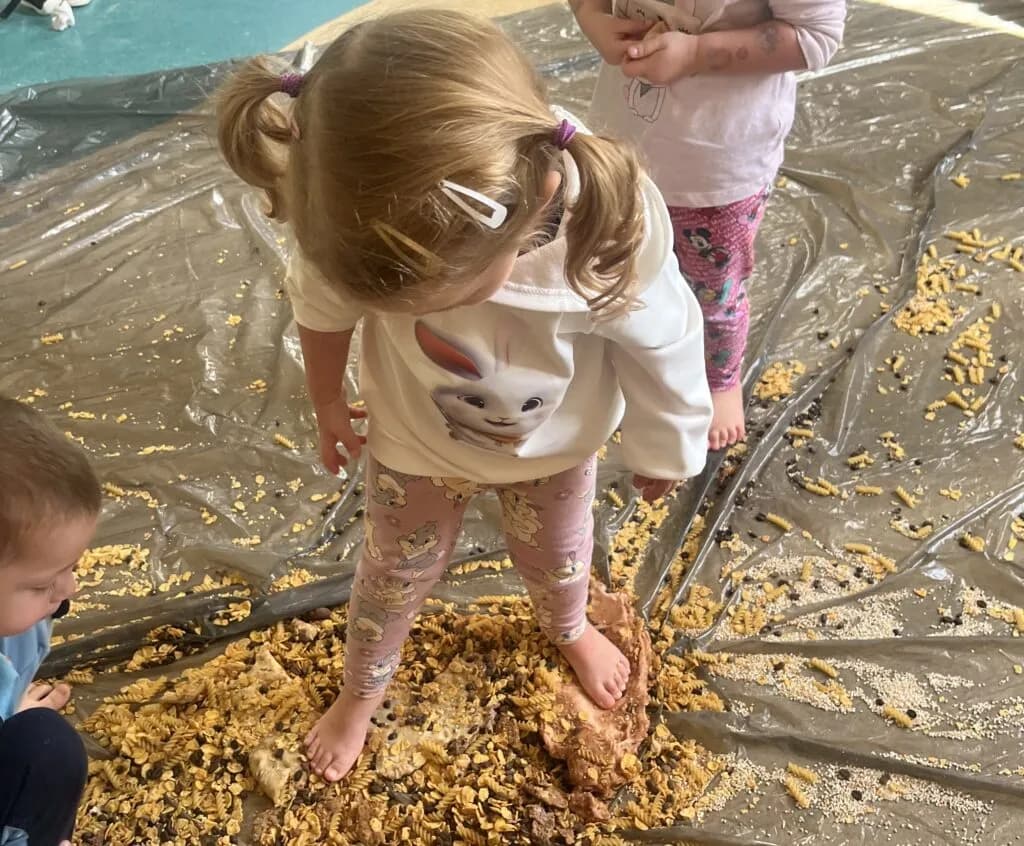 Zabawki sensoryczna DIY: kreatywne pomysły na rozwój dziecka w domu