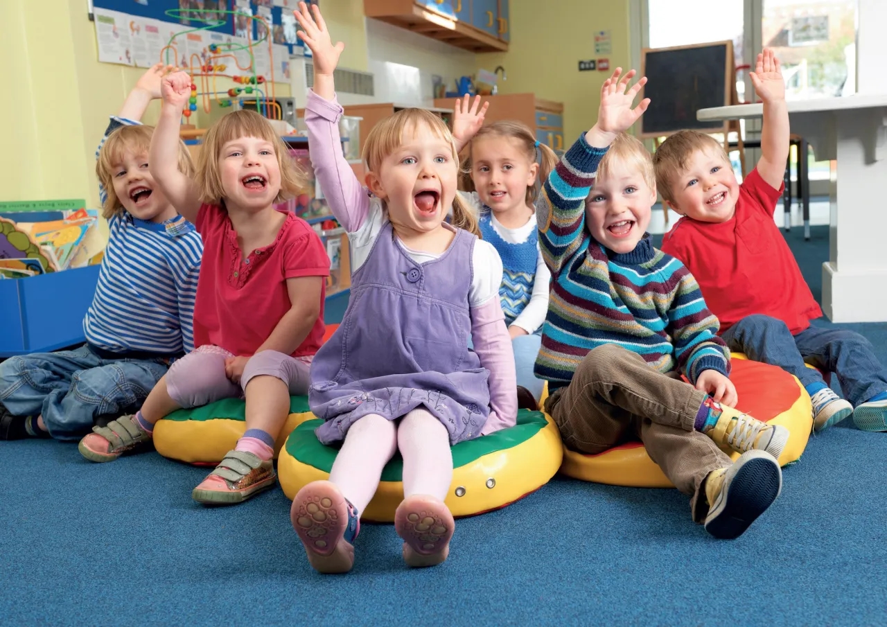 Zabawy integracyjne w przedszkolu, które pomogą dzieciom się zaprzyjaźnić